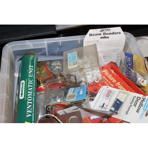 872 - Box of misc tools and garage odds