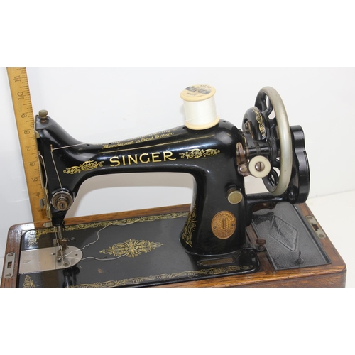 875 - Singer sewing machine in case