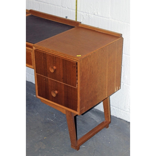 88 - A retro dressing table in the manner of G-Plan