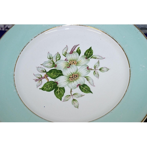 1999 - A large Johnson Brothers part dinner service in floral pattern