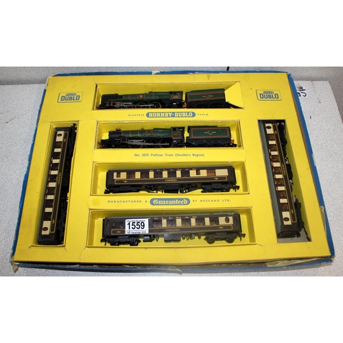 1521 - A Hornby Dublo 2035 Pullman Train set - Luxury set of the year (This set is missing the track but ha... 