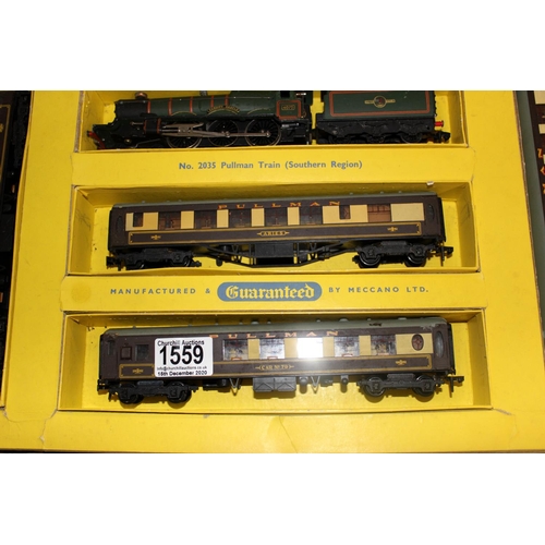 1521 - A Hornby Dublo 2035 Pullman Train set - Luxury set of the year (This set is missing the track but ha... 