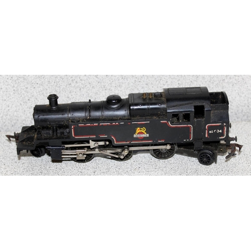 1520 - A large qty of Triang & Hornby Dublo train items to inc an 82004 Locomotive, various coaches and car... 