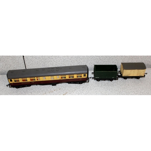 1520 - A large qty of Triang & Hornby Dublo train items to inc an 82004 Locomotive, various coaches and car... 