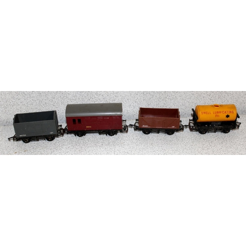 1520 - A large qty of Triang & Hornby Dublo train items to inc an 82004 Locomotive, various coaches and car... 