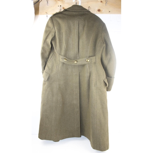 1069 - A WW2 period Royal Signals officers great coat - Private Purchase