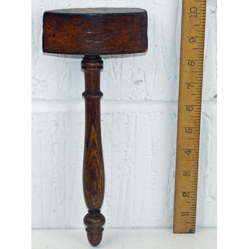 1698 - 19c oak turned wedge shaped gavel – Masonic/auctioneer