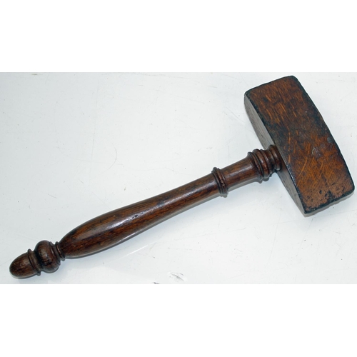 1698 - 19c oak turned wedge shaped gavel – Masonic/auctioneer