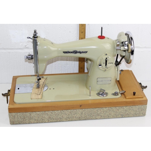 897 - Sovereign Deluxe sewing machine in case