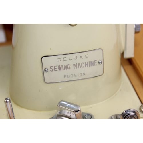 897 - Sovereign Deluxe sewing machine in case