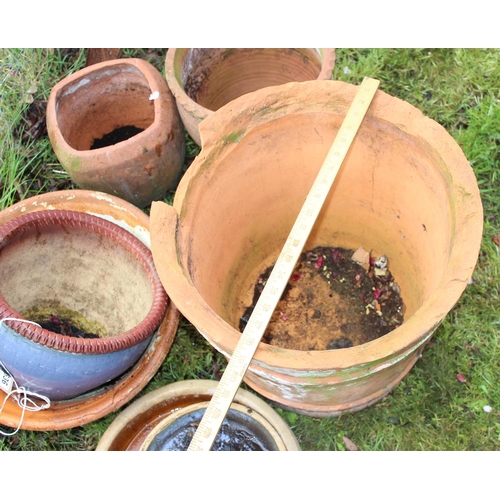 636 - Qty of assorted garden pots and stands