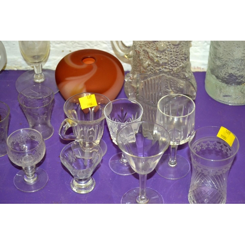 2001 - Qty of glassware to inc retro and antique