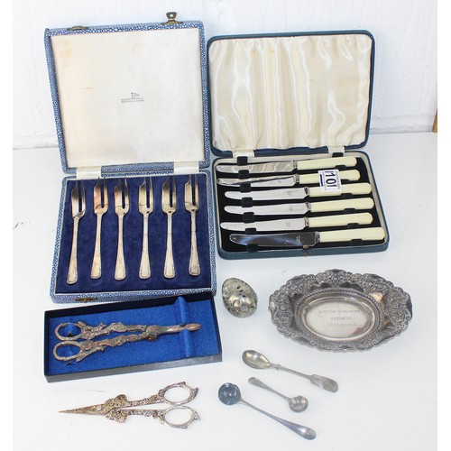 1101 - 2 boxed vintage cutlery sets - butter knives & cake forks and various other silver plate and silver ... 