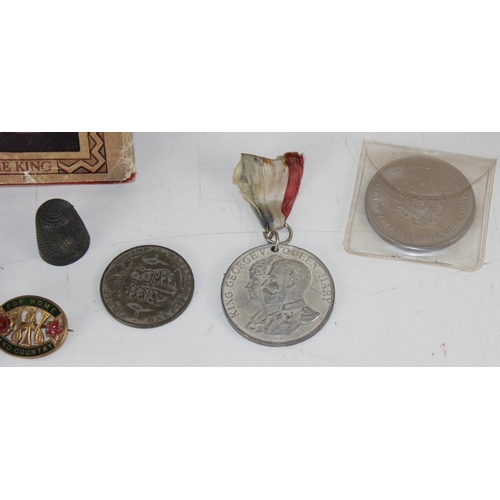 1001 - Qty of various militaria to inc badges and other Objet Trouve to inc silver thimble and coin etc