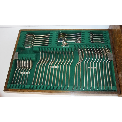 1107 - An early 20th century oak boxed cutlery set by Alexander Clark Co - a good percentage complete