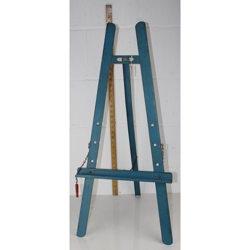 1404 - A Triang metal easel with later blackboard