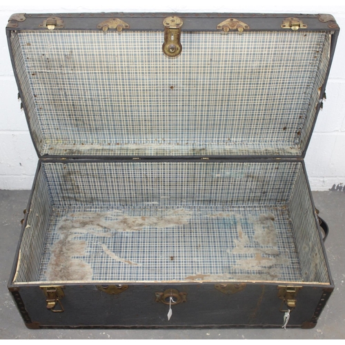 61 - A large vintage travelling trunk