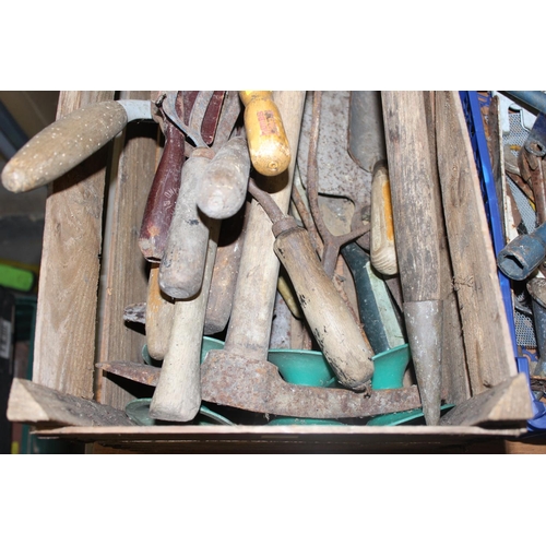 702 - 2 trays of vintage and later garden tools