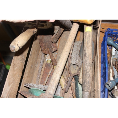 702 - 2 trays of vintage and later garden tools