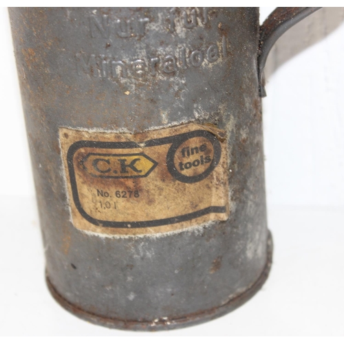 712 - 2 vintage oil pouring cans - Carburol and a German example