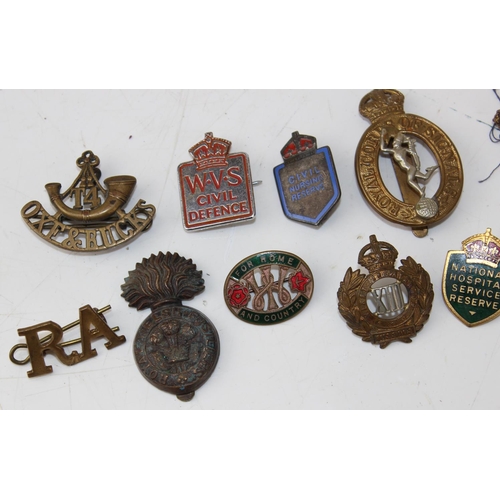 1010 - Military badges etc to inc Oxford & Bucks