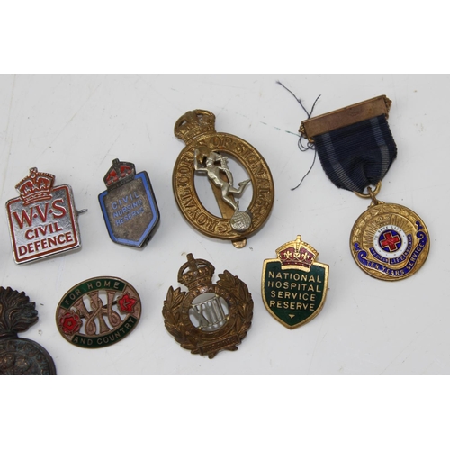 1010 - Military badges etc to inc Oxford & Bucks