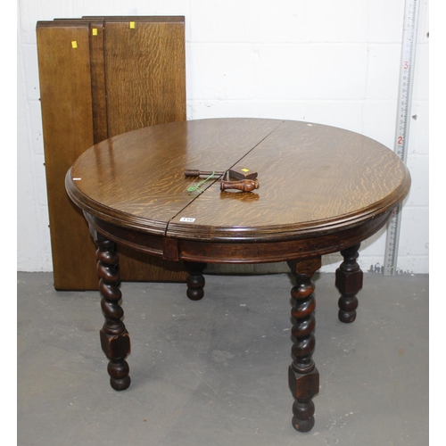 116 - Early 20th century round Oak extending dining table with barley-twist legs