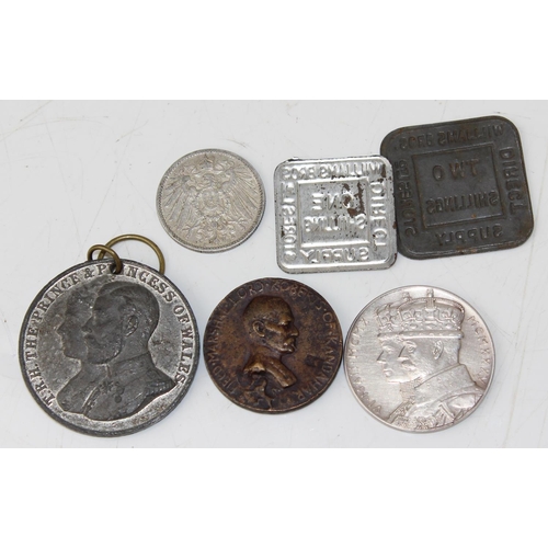 1313 - 1913 1 Mark silver coin and 5 other tokens and medallions