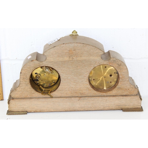 1355 - An impressive late 19th/ early 20th century Oak cased clock & barometer with Mercury thermometer and... 