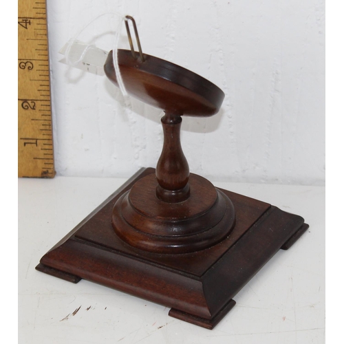 1356 - A vintage wooden pocket watch stand