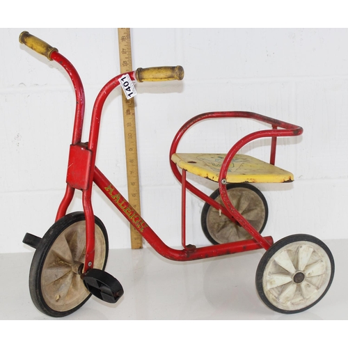 1401 - A vintage Raleigh kids tricycle