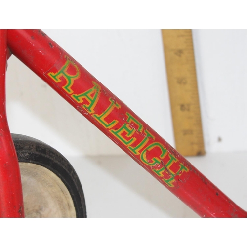 1401 - A vintage Raleigh kids tricycle