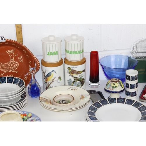 1751 - A large qty of misc items to inc Clarice Cliff, Midwinter and a other retro pottery etc