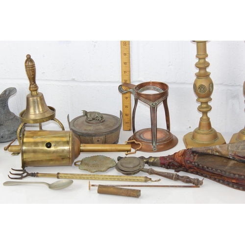 1778 - Qty of assorted antique and later metalware to inc a Spitjack