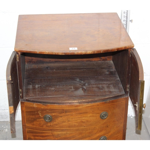 33 - An antique Commode cupboard with lift out top