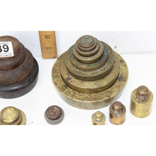 639 - Qty of antique and later brass and iron weights, some in sets