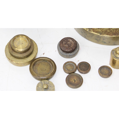 639 - Qty of antique and later brass and iron weights, some in sets