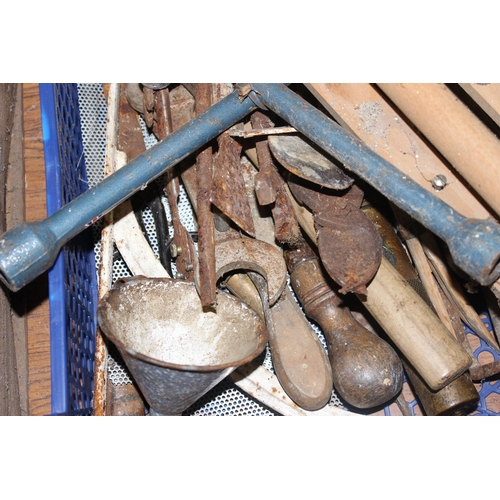 702 - 2 trays of vintage and later garden tools