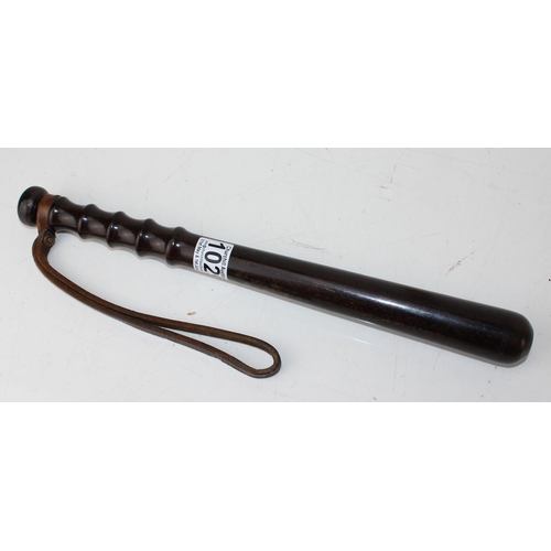 1029 - A vintage wooden Hiatt police truncheon