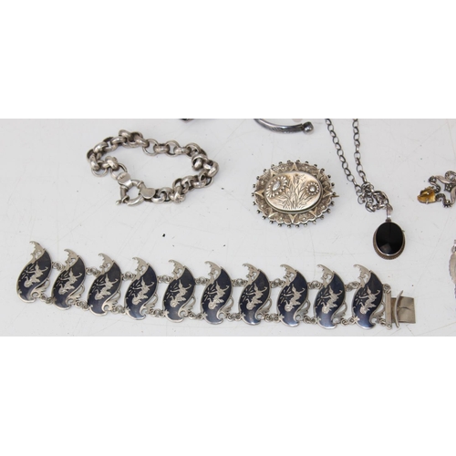 1132 - Qty of mixed silver and white metal jewellery