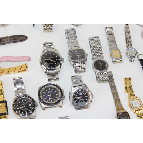 1371 - A large qty of assorted watches