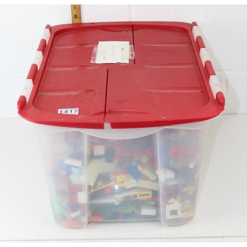 1417 - Large box of Lego