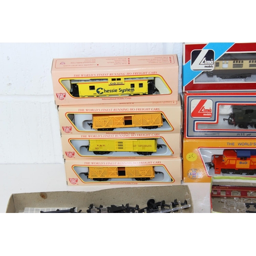 1428 - Model Trains - Qty of boxed model train items to inc Locomotives etc