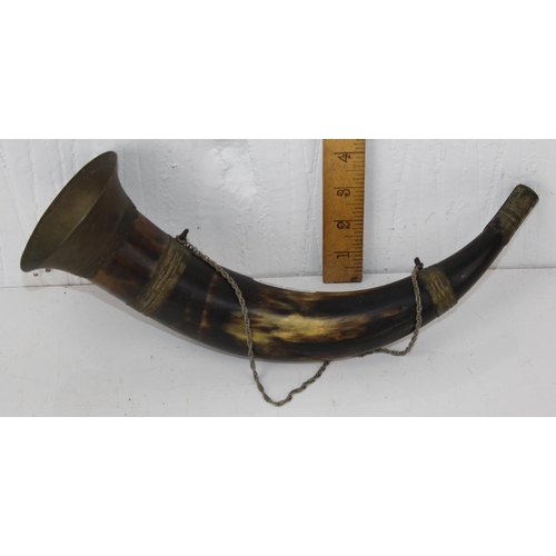 1641 - An antique cow horn hunting horn with metal mounts depicting hunting scenes