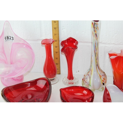 1823 - Qty of mainly red Retro glassware etc