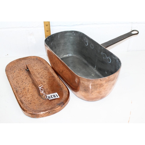 1828 - A 19th century copper saucepan and lid of unusual form