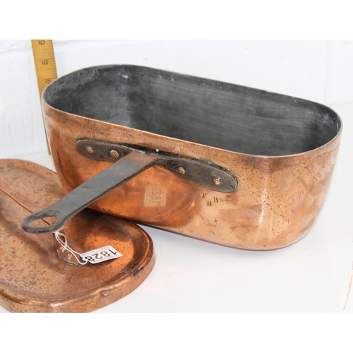 1828 - A 19th century copper saucepan and lid of unusual form