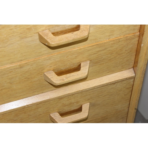 111 - Retro light Oak 5-drawer chest of drawers by G-Plan