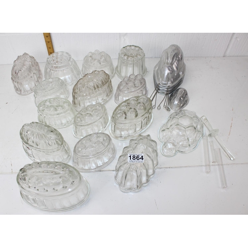 1864 - 15 vintage glass jelly moulds and other metal moulds