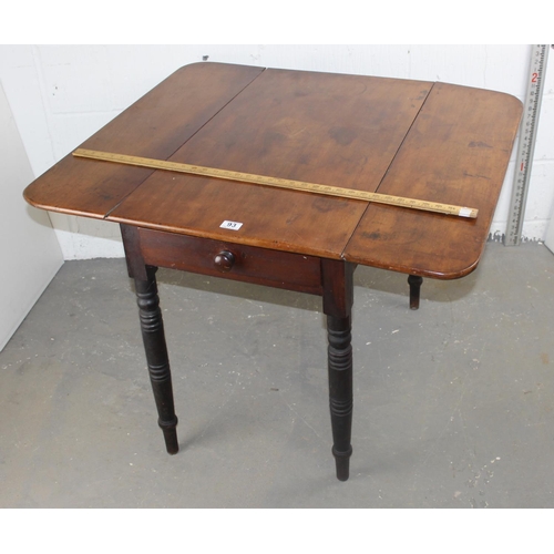 93 - A Victorian Mahogany Pembroke table